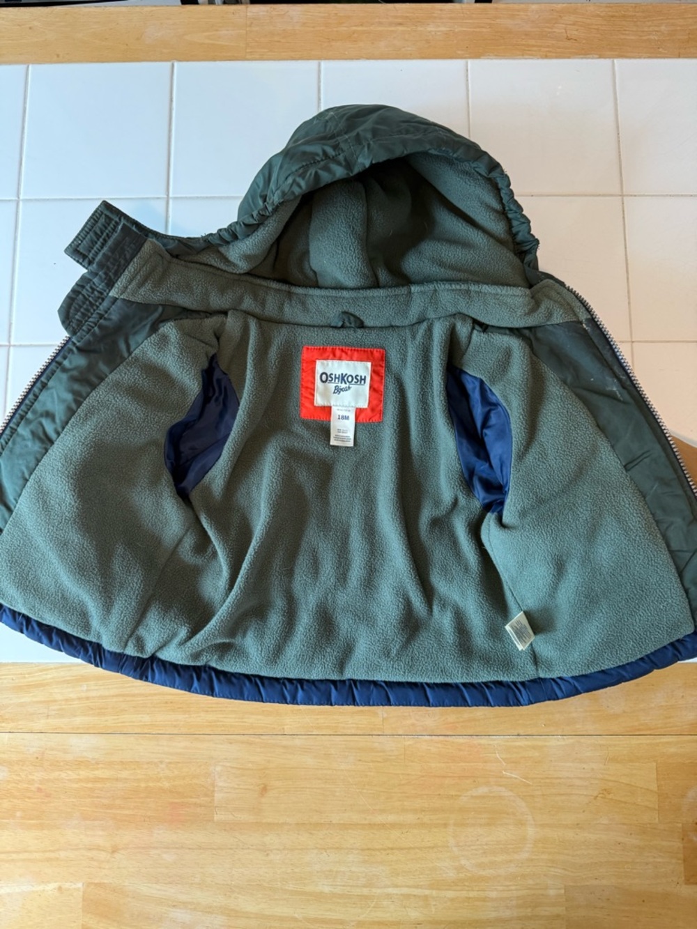 OshKosh B'gosh Toddler Boys 18M Colorblock Hooded Puffer Winter Coat Jacket - Picture 2 of 9